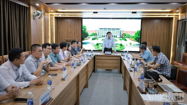 Bác sĩ chuyên khoa II Phan Xuân Nam, Giám đốc Bệnh viện Đa khoa tỉnh Quảng Trị thông tin về các ca nhiễm khuẩn vết mổ bởi vi khuẩn hiếm gặp.