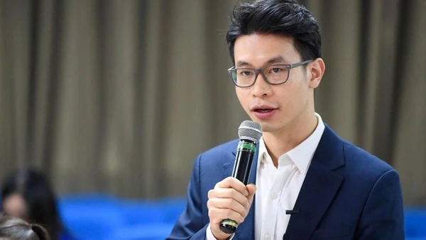 Tiến sĩ, bác sĩ Nguyễn Viết Hải phát biểu tại Hội nghị lấy ý kiến góp ý vào dự thảo văn kiện Đại hội lần thứ XIV của Đảng.