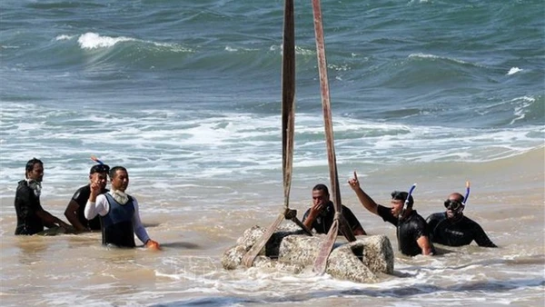 Tàn tích của thành phố cổ có niên đại hơn 2.000 năm được phát hiện dưới nước, ngoài khơi bờ biển Alexandria, Ai Cập ngày 21/8/2025. (Ảnh: THX/TTXVN)