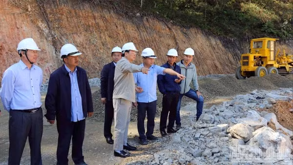 Lãnh đạo tỉnh Lâm Đồng kiểm tra công tác sửa chữa, khắc phục sự cố sạt lở tại đèo Prenn.