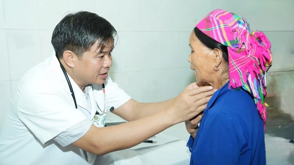 Thực hiện chính sách miễn viện phí sẽ giúp người dân, nhất là các đối tượng ưu tiên có điều kiện được chăm sóc sức khỏe tốt hơn.