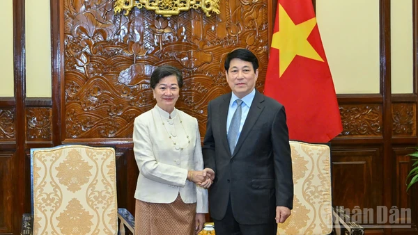 Chủ tịch nước Lương Cường tiếp Đại sứ Vương quốc Campuchia đến chào từ biệt. (Ảnh: Thủy Nguyên)