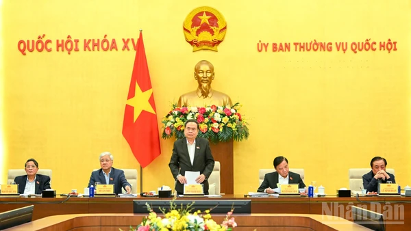 Chủ tịch Quốc hội Trần Thanh Mẫn phát biểu kết luận cuộc họp. 