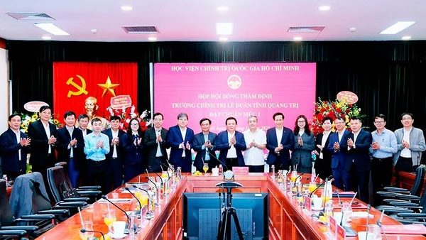 Ủy viên Bộ Chính trị, Giám đốc Học viện Chính trị quốc gia Hồ Chí Minh, Chủ tịch Hội đồng Lý luận Trung ương Nguyễn Xuân Thắng, Chủ tịch Hội đồng thẩm định tại Phiên họp thẩm định Trường Chính trị Lê Duẩn đạt chuẩn mức 1.