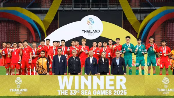 Đội tuyển U22 Việt Nam nhận Huy chương Vàng, vô địch Bóng đá nam SEA Games 33.