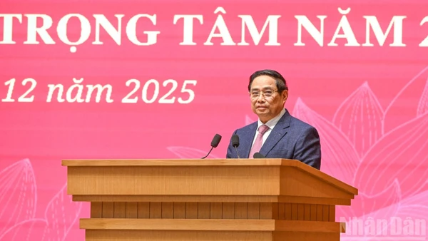 Thủ tướng Chính phủ Phạm Minh Chính phát biểu ý kiến chỉ đạo hội nghị. (Ảnh: Trần Hải)