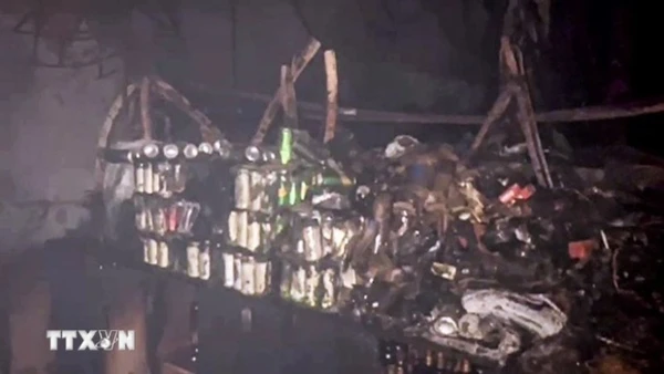 Hiện trường vụ cháy hộp đêm tại Arpora, Ấn Độ, ngày 7/12/2025. (Ảnh: ANI/TTXVN)