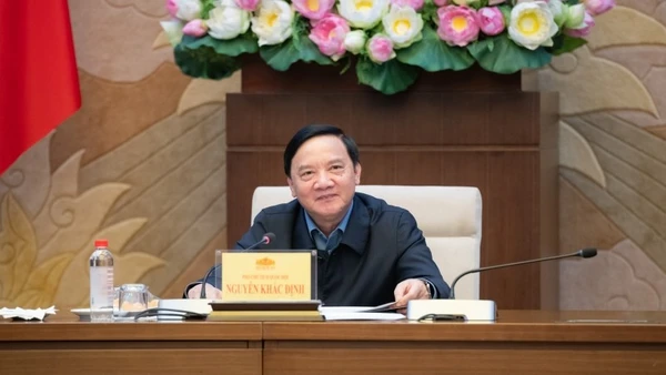 Ủy viên Trung ương Đảng, Phó Chủ tịch Quốc hội Nguyễn Khắc Định, Trưởng Ban Chỉ đạo chuyển đổi số của Quốc hội chủ trì cuộc làm việc. (Ảnh: quochoi.vn)