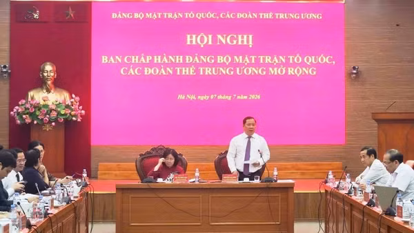 Hội nghị Ban Chấp hành Đảng bộ Mặt trận Tổ quốc, các đoàn thể Trung ương mở rộng sơ kết công tác 6 tháng đầu năm, triển khai nhiệm vụ 6 tháng cuối năm. (Ảnh: Phúc Hằng/TTXVN)