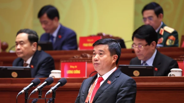 Đồng chí Y Thanh Hà Niê Kđăm, Ủy viên Trung ương Đảng, Bí thư Tỉnh ủy, Trưởng Đoàn đại biểu Quốc hội tỉnh Lâm Đồng, trình bày tham luận: “Củng cố hệ thống chính trị vùng đồng bào dân tộc thiểu số, tăng cường niềm tin của Nhân dân với Đảng”. (Ảnh: TTXVN)