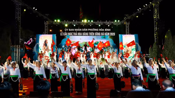Khai mạc Lễ cầu ngư, thả hoa đăng trên sông Đà năm 2026.
