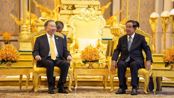 Tổng Bí thư Tô Lâm hội kiến Samdech Techo Hun Sen. (Ảnh: Đinh Trường)