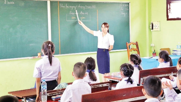 Một tiết học của lớp 3B, Trường song ngữ Lào-Việt Nam Nguyễn Du ở Vientiane, Lào.