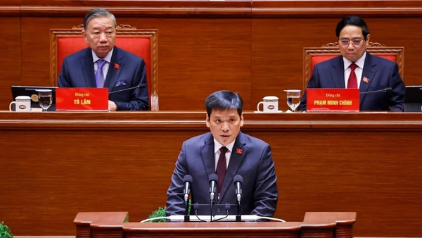 Phó Trưởng ban Tổ chức Trung ương Nguyễn Thanh Bình, trình bày tham luận.