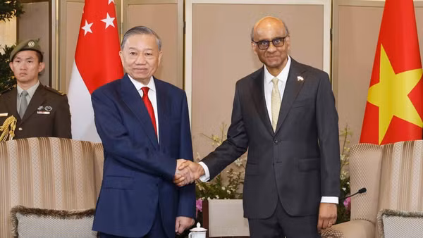 Tổng Bí thư, Chủ tịch nước Tô Lâm và Tổng thống Singapore Tharman Shanmugaratnam. (Ảnh: Thống Nhất/TTXVN)
