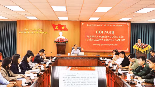 Hội nghị tập huấn nghiệp vụ công tác do Ban Tuyên giáo và Dân vận Tỉnh ủy Lâm Đồng tổ chức. (Ảnh: TUẤN HƯƠNG)