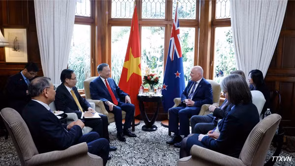 Tổng Bí thư, Chủ tịch nước Tô Lâm gặp hẹp Thủ tướng New Zealand Christopher Luxon. (Ảnh: Thống Nhất/TTXVN)