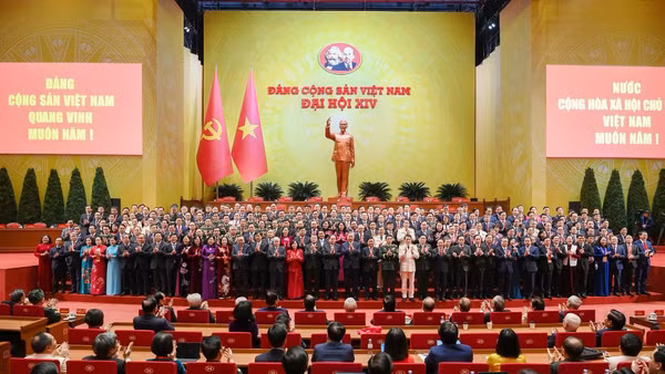 Ban Chấp hành Trung ương Đảng Cộng sản Việt Nam khóa XIV ra mắt Đại hội. (Ảnh: DUY LINH)