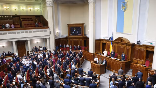 Toàn cảnh một phiên họp Quốc hội Ukraine tại Kiev. (Ảnh tư liệu: THX/TTXVN)