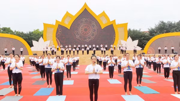 Ngày hội Yoga quốc tế và giao lưu văn hóa Ấn Độ năm 2025, do Ủy ban nhân dân tỉnh Lạng Sơn phối hợp Đại sứ quán Ấn Độ tại Việt Nam tổ chức. (Ảnh: ANH TUẤN)