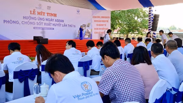 Quang cảnh Lễ mít-tinh. 