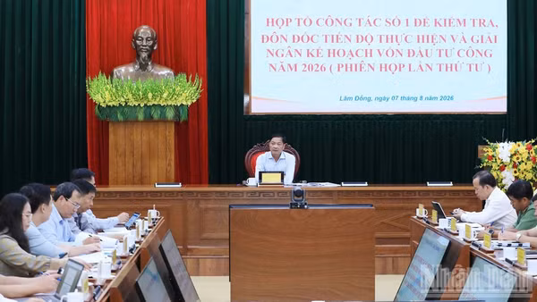 Phó Chủ tịch Thường trực Ủy ban nhân dân tỉnh Lâm Đồng Lê Trọng Yên chủ trì cuộc họp kiểm tra, đôn đốc tiến độ giải ngân vốn đầu tư công khu vực phía tây của tỉnh.