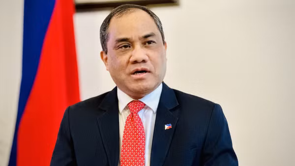 Đại sứ Philippines tại Việt Nam Francisco Noel R. Fernandez III trả lời phỏng vấn của phóng viên TTXVN. (Ảnh: Việt Đức/TTXVN)