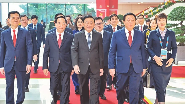 Thường trực Ban Bí thư Trần Cẩm Tú và các đại biểu dự Lễ khai trương Trung tâm Báo chí và chủ trì Họp báo quốc tế về Đại hội XIV của Đảng.