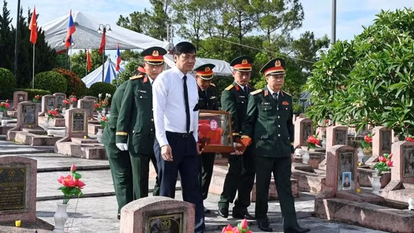 Lễ truy điệu và an táng hài cốt liệt sĩ tại Nghệ An.