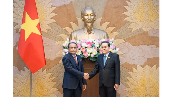 Chủ tịch Quốc hội Trần Thanh Mẫn và Tổng Chưởng lý Malaysia Tan Sri Mohd Dusuki Mokhtar. (Ảnh: PHẠM THẮNG)