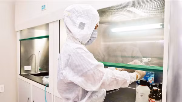 Hoạt động nghiên cứu tại Viện Hàn lâm Khoa học và Công nghệ Việt Nam. (Ảnh: MẠNH XUÂN)