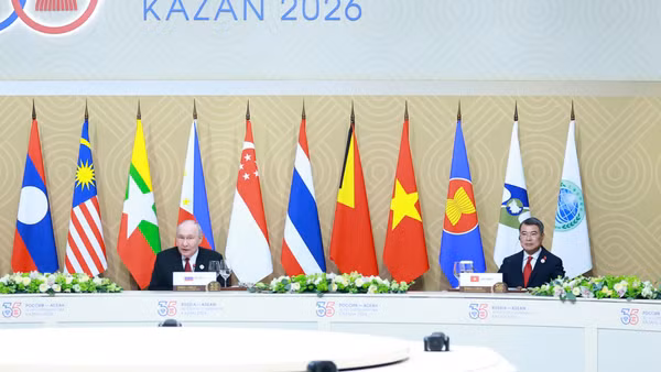 Thủ tướng Chính phủ Lê Minh Hưng tham dự Phiên ăn trưa làm việc do Tổng thống Liên bang Nga Vladimir V. Putin chủ trì. (Ảnh: VGP/Nhật Bắc)