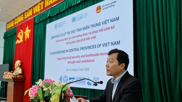 Phó Cục trưởng Cục Quản lý đê điều và Phòng, chống thiên tai Nguyễn Văn Tiến phát biểu tại buổi hỗ trợ.