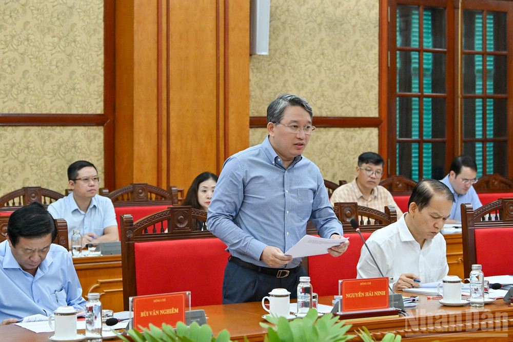 Bộ trưởng Tư pháp Nguyễn Hải Ninh phát biểu tại phiên họp. ndo_br_4-5927.jpg