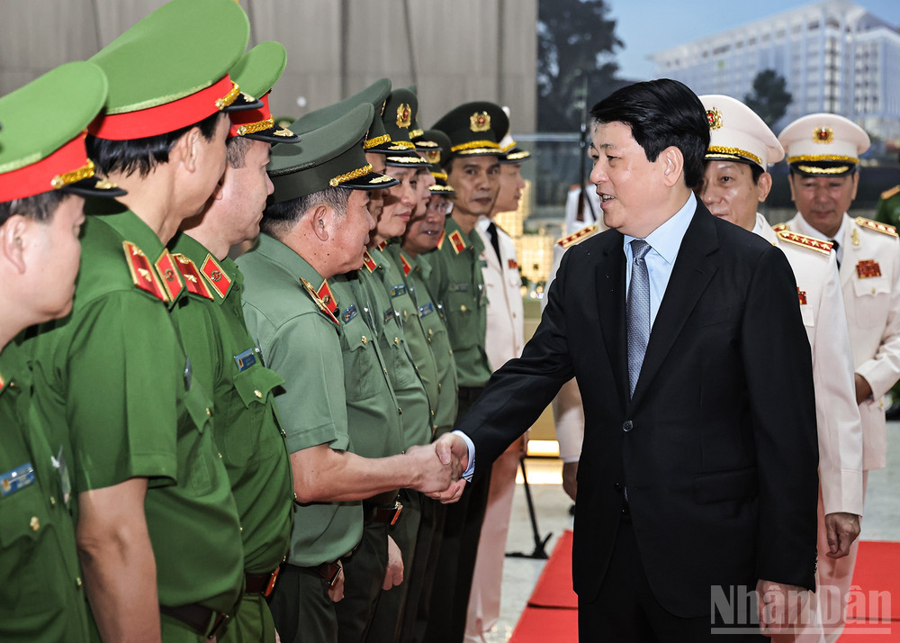 Chủ tịch nước Lương Cường cùng các đại biểu tại hội nghị. ndo_br_2.jpg