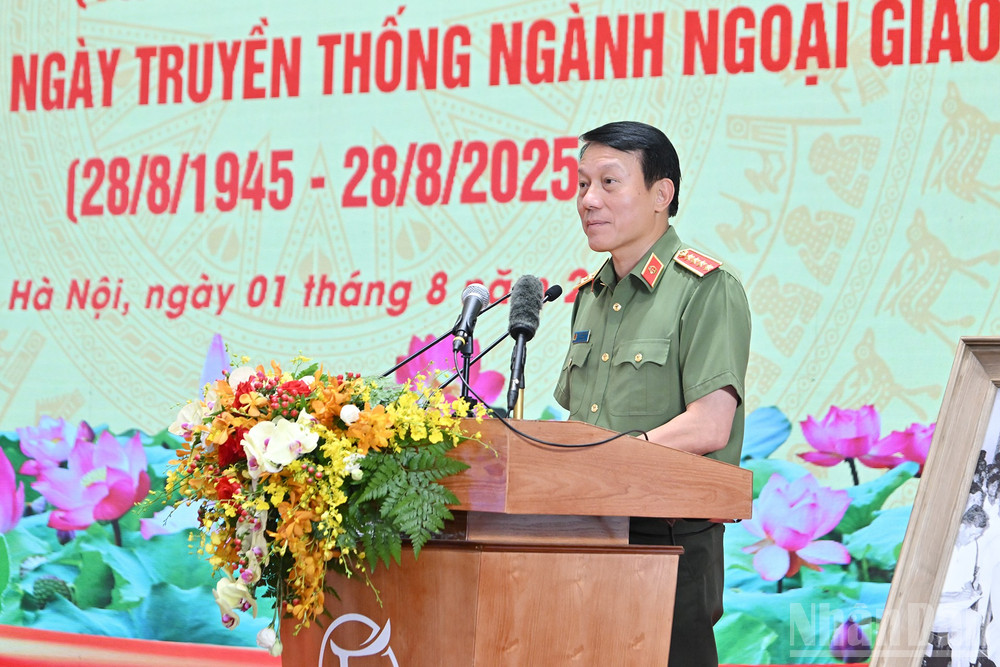 Bộ trưởng Công an Lương Tam Quang phát biểu tại buổi gặp mặt. ndo_br_9.jpg