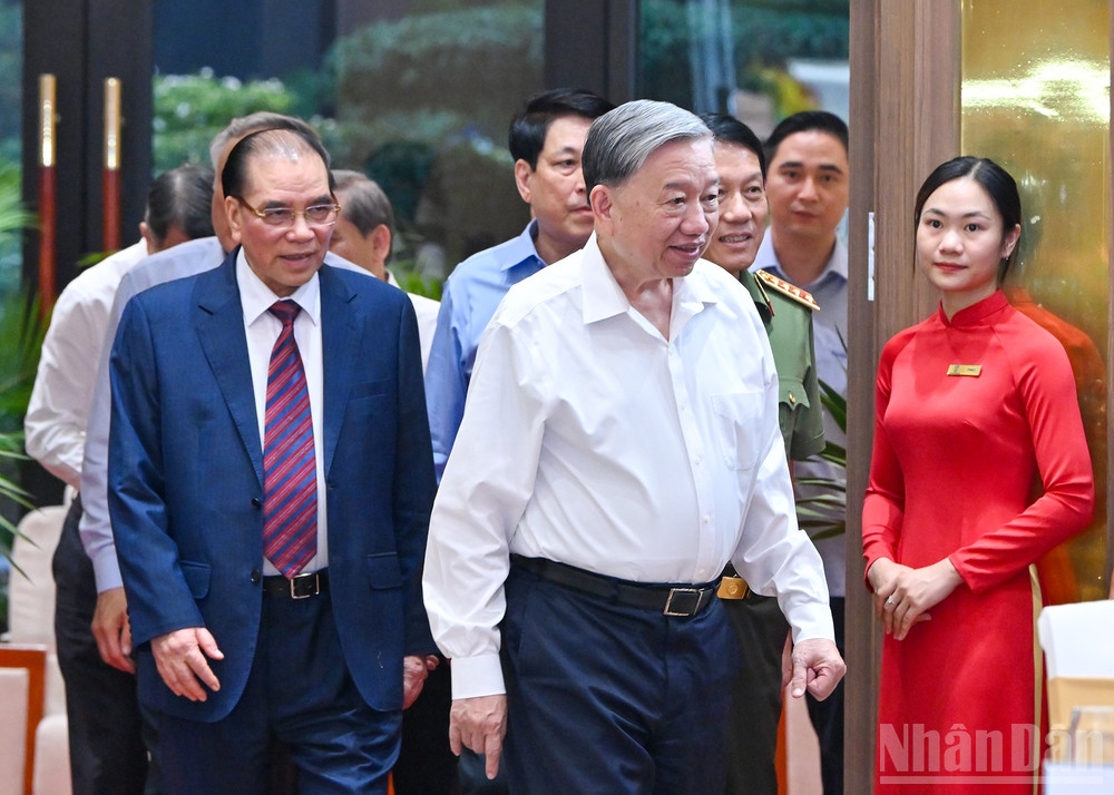 Tổng Bí thư Tô Lâm cùng các đồng chí lãnh đạo, nguyên lãnh đạo Đảng, Nhà nước tới dự buổi gặp mặt. ndo_br_3.jpg