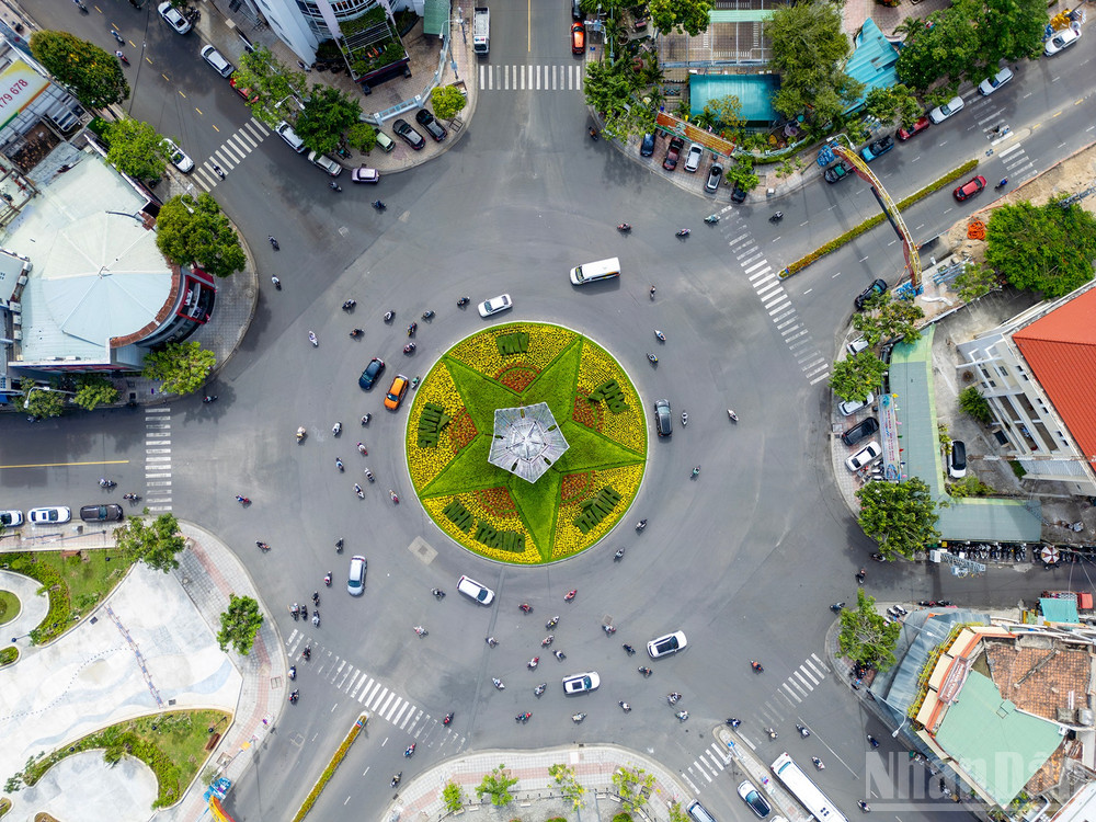 Nha Trang vào hè rực rỡ như một bản hòa ca của nắng vàng, biển xanh và những giá trị văn hóa đặc sắc. Qua từng khung hình, thành phố biển đang đầy sức sống, mời gọi du khách gần xa đến khám phá, trải nghiệm và yêu thêm một miền đất đầy quyến rũ của dải đất duyên hải miền trung. ndo_br_17.jpg