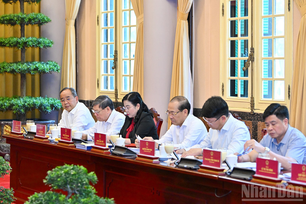 Các đại biểu tham dự buổi làm việc. ndo_br_3.jpg