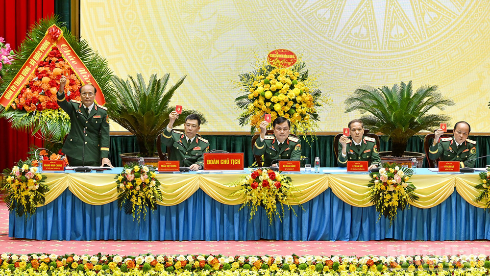 Đoàn Chủ tịch điều hành Đại hội. ndo_br_9.jpg