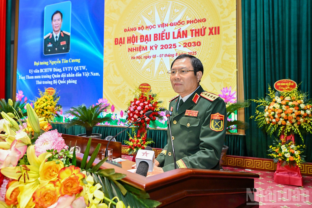 Tổng Tham mưu trưởng Quân đội nhân dân Việt Nam Nguyễn Tân Cương phát biểu chỉ đạo Đại hội. ndo_br_13.jpg