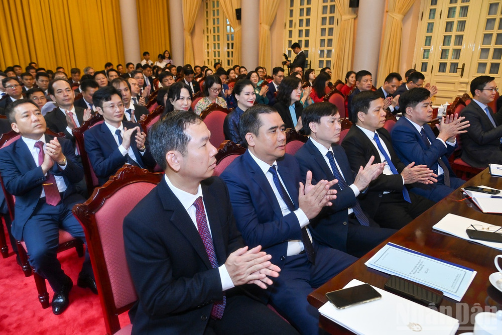 Các đảng viên Đảng bộ Văn phòng Chủ tịch nước dự Đại hội. ndo_br_4.jpg