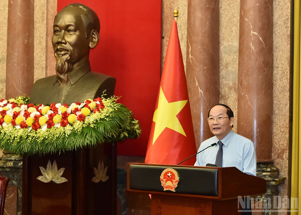 Chủ tịch Hội Khuyến học tỉnh Quảng Trị Trần Xuân Vinh phát biểu tại buổi gặp mặt. ndo_br_9.jpg