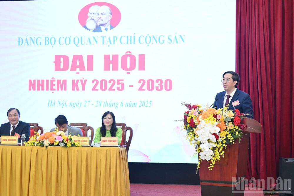 Đồng chí Lê Hải, Ủy viên Ban Biên tập, Trưởng ban Tạp chí Cộng sản điện tử trình bày Báo cáo kiểm điểm của Ban Chấp hành, Ban Thường vụ Đảng ủy cơ quan Tạp chí Cộng sản nhiệm kỳ 2020-2025. ndo_br_9.jpg