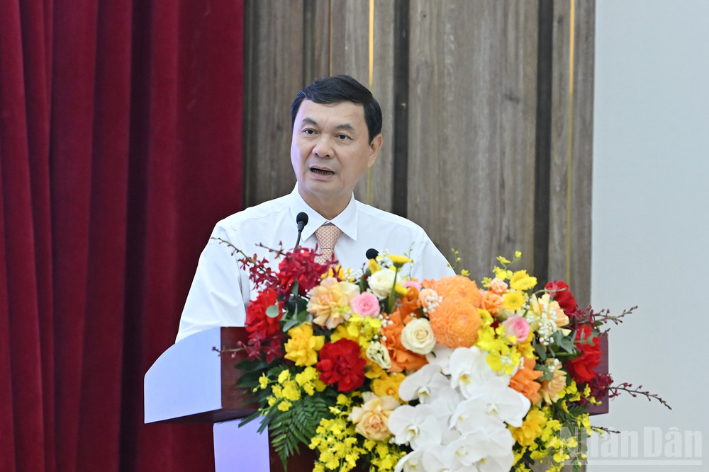 Đồng chí Ngô Minh Tuấn, Trưởng ban Xây dựng Đảng (Tạp chí Cộng sản) trình bày tham luận tại Đại hội. ndo_br_10.jpg