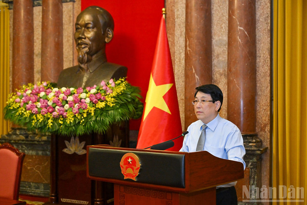 Chủ tịch nước Lương Cường phát biểu tại buổi gặp mặt. ndo_br_chi-3394.jpg