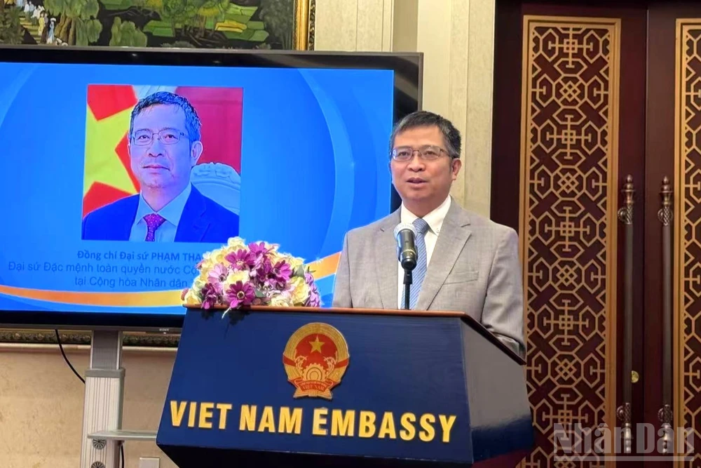 Đại sứ Phạm Thanh Bình trong một sự kiện được tổ chức ở Đại sứ quán Việt Nam tại Trung Quốc. (Ảnh: HỮU HƯNG)