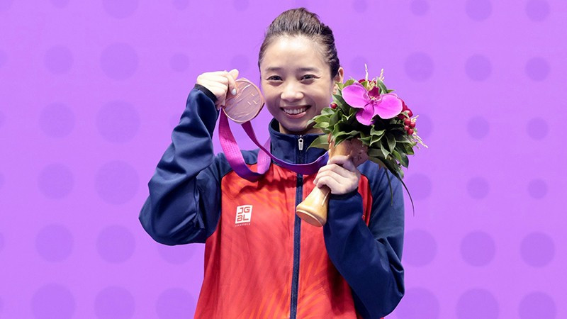 Thúy Vi và tấm HCĐ ASIAD 19. Ảnh | QUÝ LƯỢNG