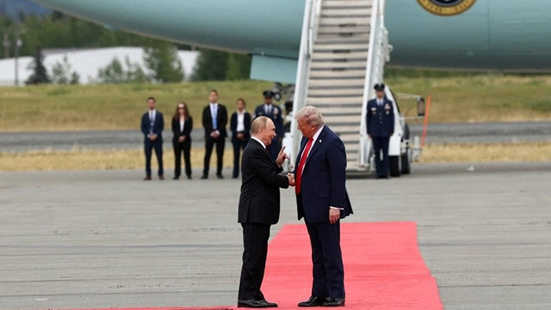 Tổng thống Mỹ Donald Trump gặp Tổng thống Nga Vladimir Putin tại Alaska. Ảnh trong bài | Reuters