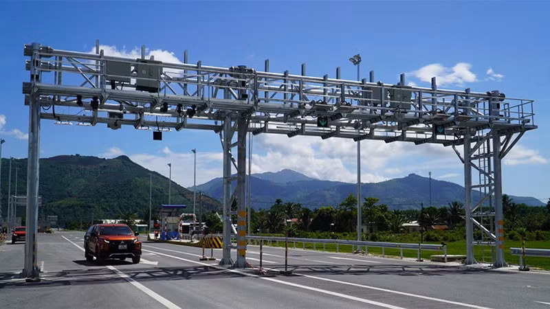 Mô hình thu phí tự động không dừng đa làn tự do không barie đầu vào (free-flow) lần đầu tiên được áp dụng ở Việt Nam tại cao tốc Nha Trang-Cam Lâm do đội ngũ kỹ sư người Việt của ELCOM thiết kế, sản xuất.